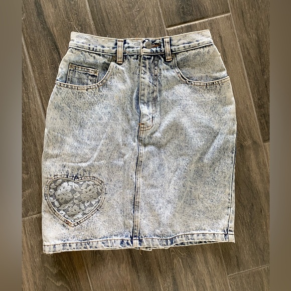 Jordache Dresses & Skirts - Vintage Jordache White Wash Denim Skirt with Lace Heart! 7/8 💙
